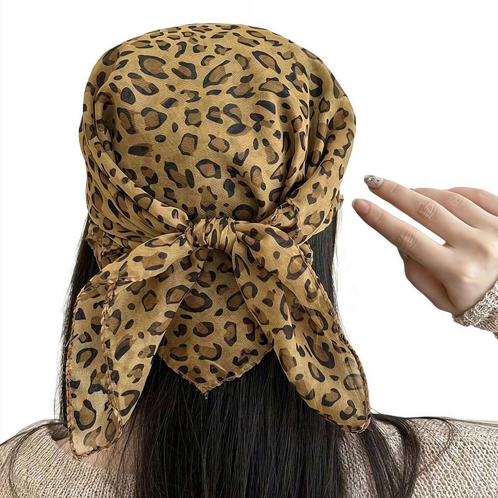 thumbnail image 1 of Pañuelo para la cabeza con estampado de leopardo, estilo milenial, estilo retro americano Y2K, para mujer, estilo callejero, accesorios geniales, 1 of 7